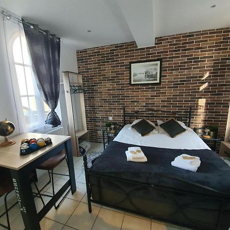Appartement Indus En Centre Ville Avec Parking Honfleur Exteriör bild