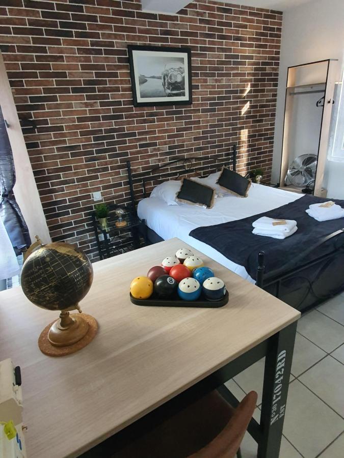 Appartement Indus En Centre Ville Avec Parking Honfleur Exteriör bild