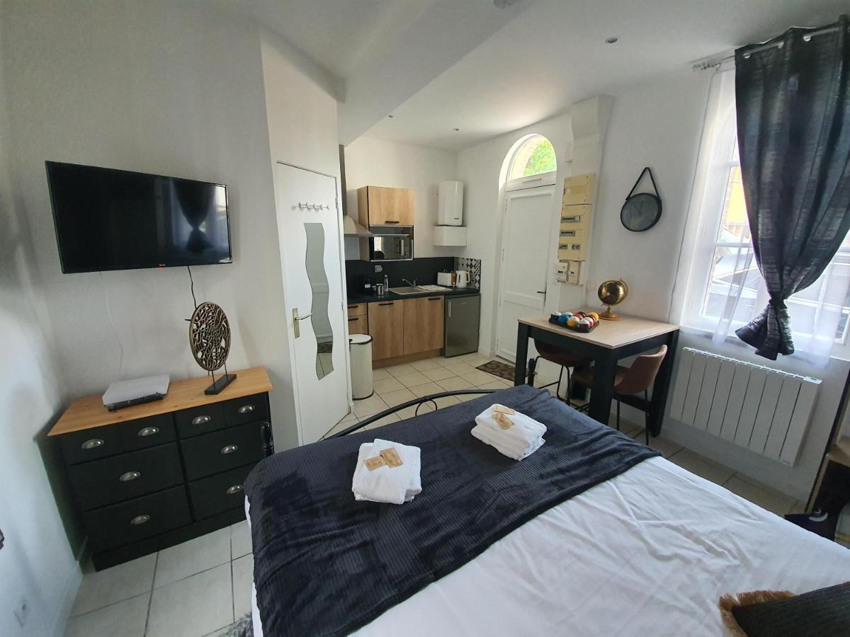 Appartement Indus En Centre Ville Avec Parking Honfleur Exteriör bild
